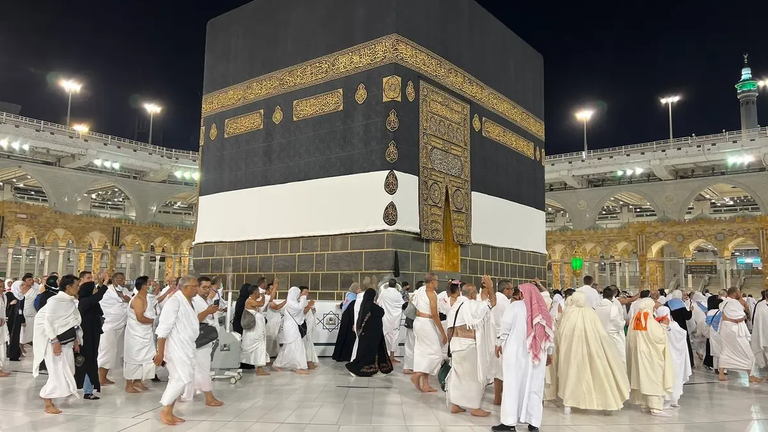 خطوات التسجيل في قرعة الحج السياحي لعام 2024 زوار بيت الله الحرام - أرشيفية