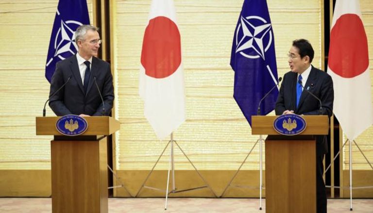 أمين حلف الناتو ورئيس الوزراء الياباني