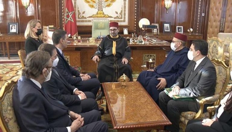 العاهل المغربي الملك محمد السادس خلال استقباله رئيس وزراء إسبانيا -أرشيفية