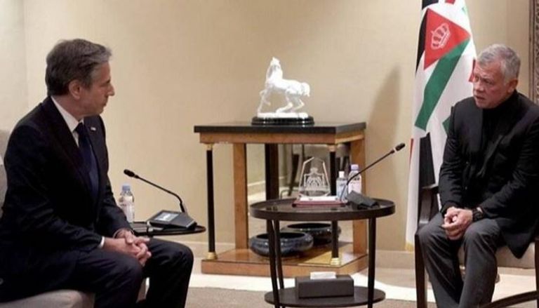 العاهل الأردني الملك عبدالله الثاني خلال لقاء له مع بلينكن