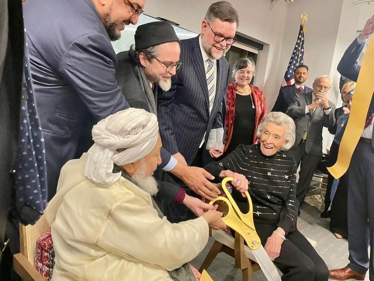 الشيخ عبدالله بن بيّه يفتتح المقر الجديد في واشنطن