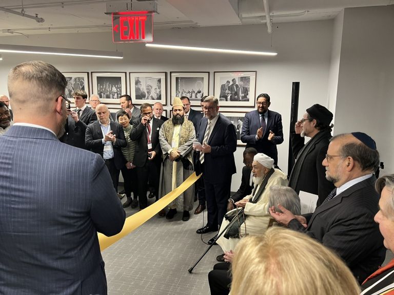 الشيخ عبدالله بن بيّه يفتتح المقر الجديد في واشنطن