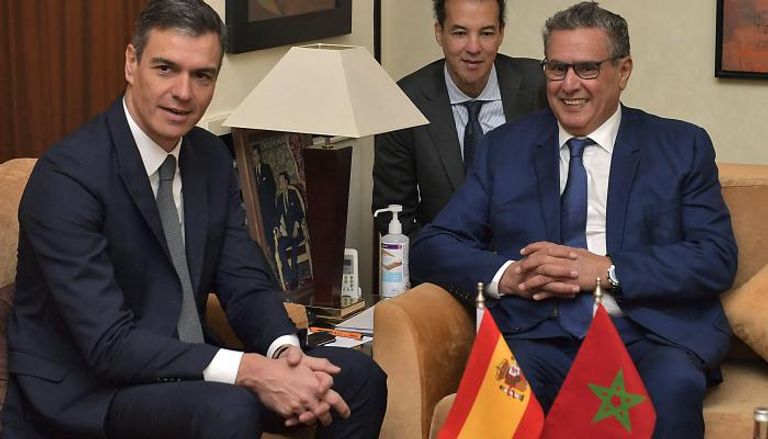 رئيس الوزراء المغربي عزيز أخنوش مع نظيره الإسباني بيدرو سانشيز