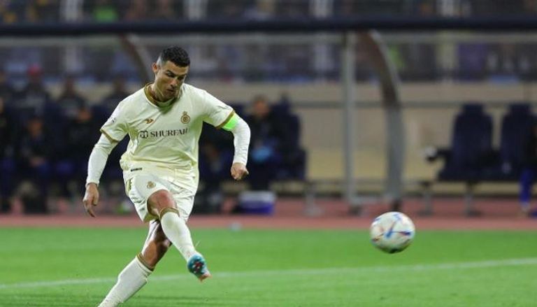 كريستيانو رونالدو قائد فريق النصر السعودي حكيم زياش لاعب تشيلسي الإنجليزي