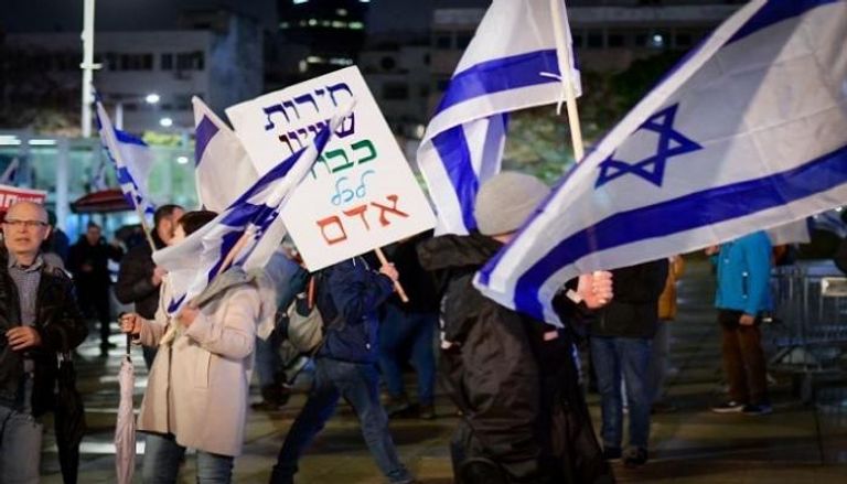 جانب من المظاهرات التي تشهدها مدن إسرائيلية ضد سياسات نتنياهو