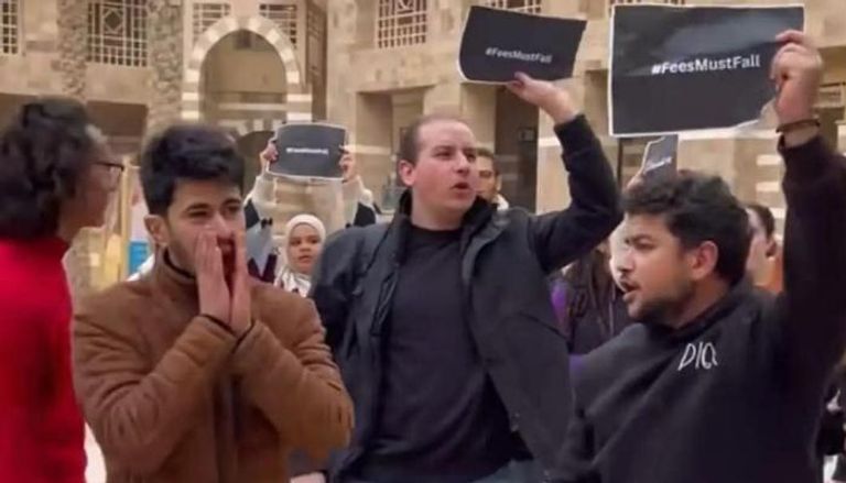 احتجاجات طلاب الجامعة الأمريكية بالقاهرة