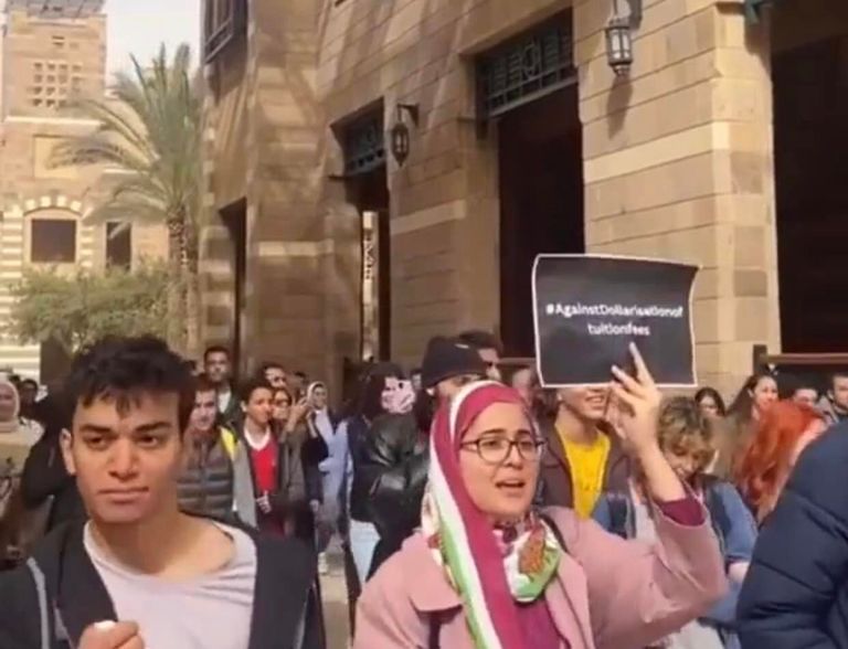 احتجاجات طلاب الجامعة الأمريكية بالقاهرة