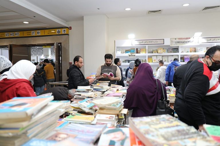 جانب من الإقبال الجماهيري على معرض القاهرة للكتاب 2023