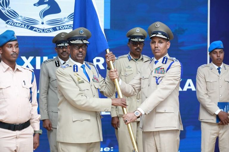 مراسم تسليم وتسلم قيادة الشرطة الصومالية القائد الجديد للشرطة الصومالية