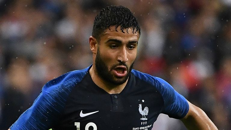 نبيل فقير لاعب منتخب فرنسا السابق محمد روراوة رئيس الاتحاد الجزائري الأسبق