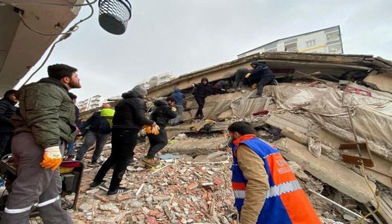 جانب من الزلزال الذي ضرب تركيا اليوم الإثنين - رويترز