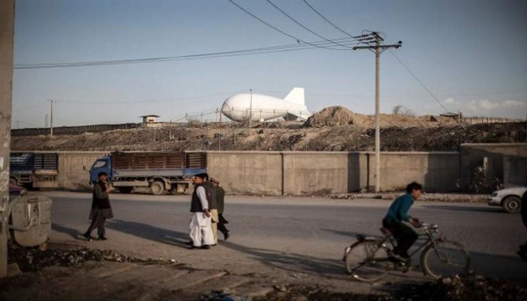 منطاد في قاعدة عسكرية أمريكية في كابول