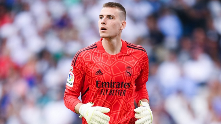 أندري لونين حارس مرمى ريال مدريد تيبو كورتوا حارس مرمى ريال مدريد