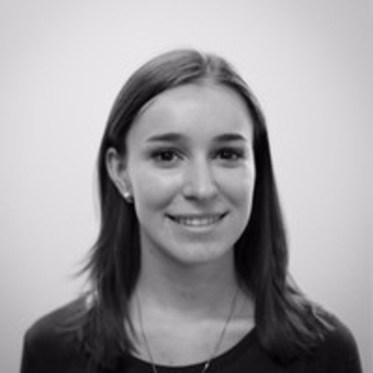 ماريا زاغوروليا، باحثة الدراسات العليا في معهد ماساتشوستس للتكنولوجيا الخلايا التغصنية (الخضراء) تفشل في تحفيز الخلايا التائية (البيضاء)