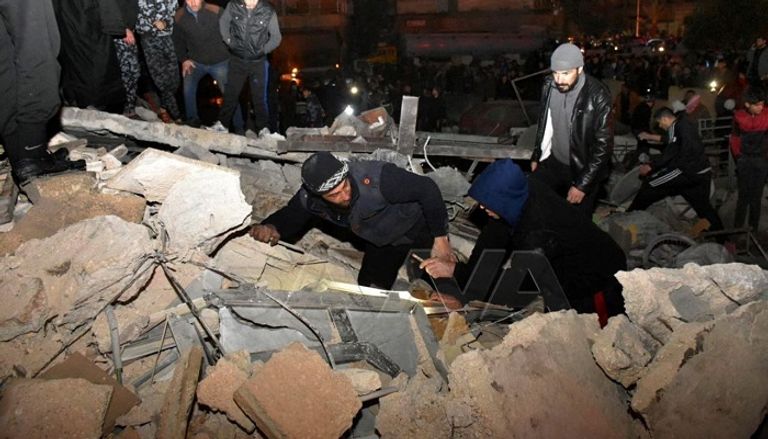 جهود مضنية لإخراج العالقين تحت الأنقاض