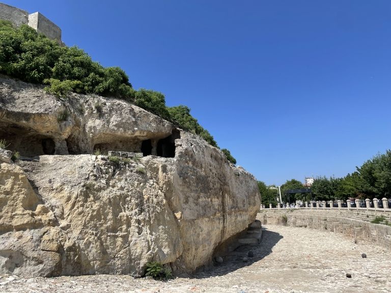 قلعة غازي عنتاب قبل وبعد انهيارها بفعل الزلزال