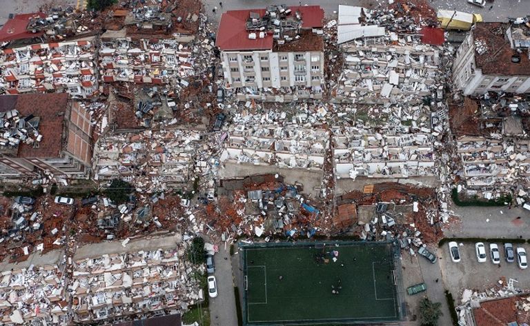 جانب من آثار الزلزال