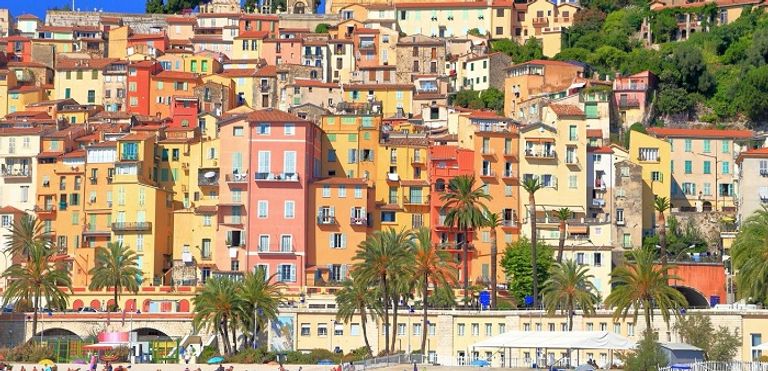 تماثيل الليمون والبرتقال تجذب آلاف السياح لمدينة منتون الفرنسية