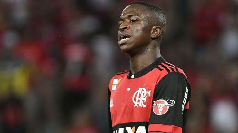 فيني بقميص فلامنجو فينيسيوس جونيور لاعب ريال مدريد