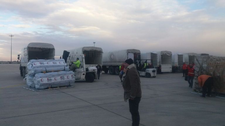 طائرة المساعدات الإماراتية في مطار دمشق