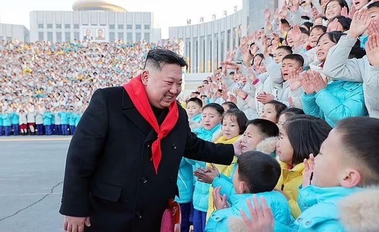 كيم خلال عرض عسكري سابق