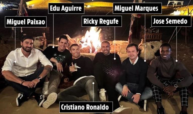 رونالدو مع الأصدقاء الخمسة كريستيانو رونالدو مع أصدقائه