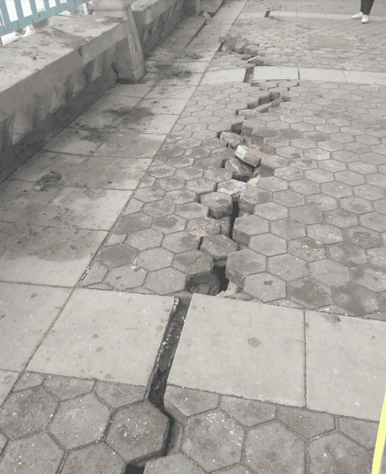 هبوط رصيف بكورنيش الإسكندرية