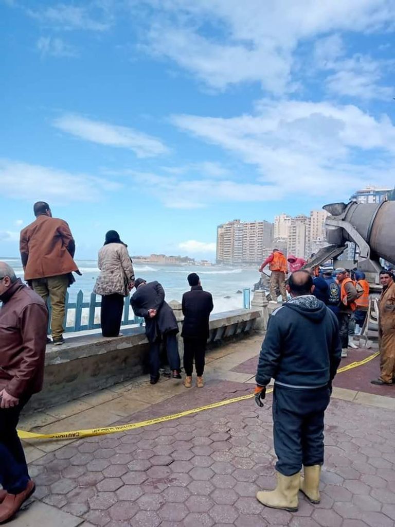 هبوط رصيف بكورنيش الإسكندرية