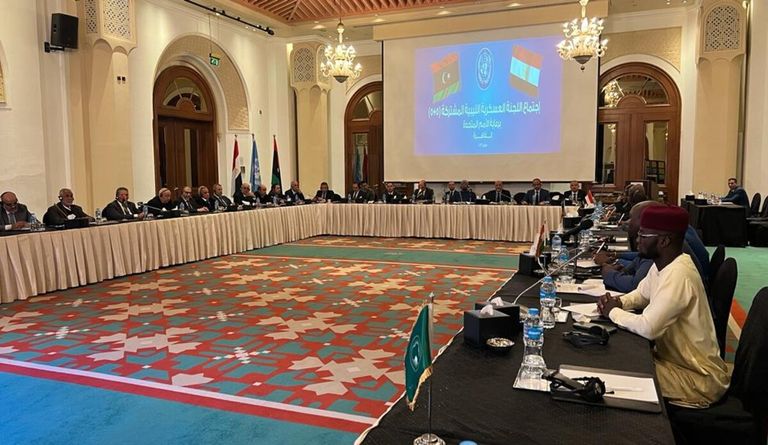 جانب من اجتماعات اللجنة العسكرية المشتركة (5+5)  بالقاهرة