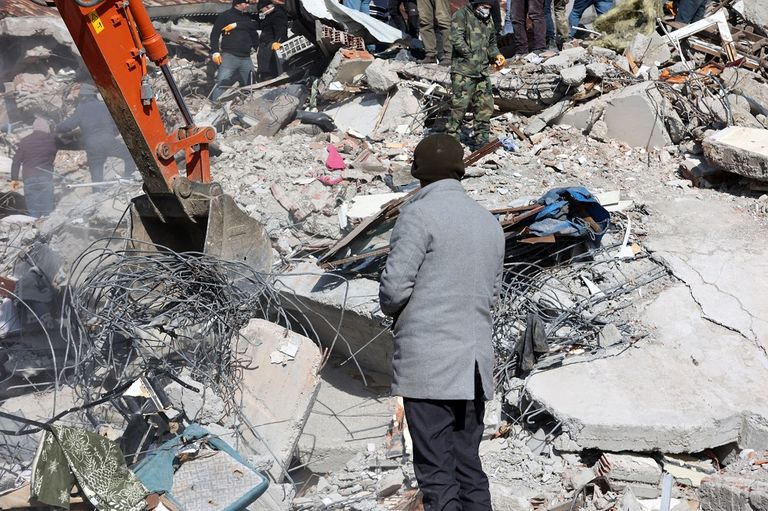 جانب من عمليات الإنقاذ في سوريا