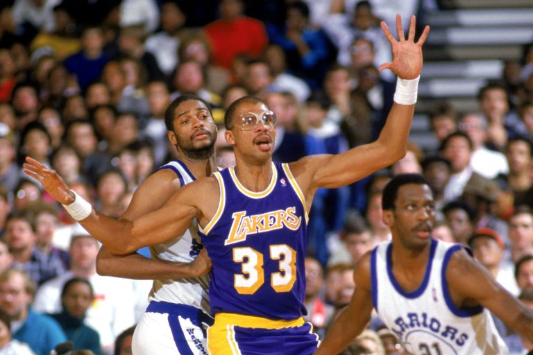 ليبرون جيمس يحطم رقم كريم عبد الجبار