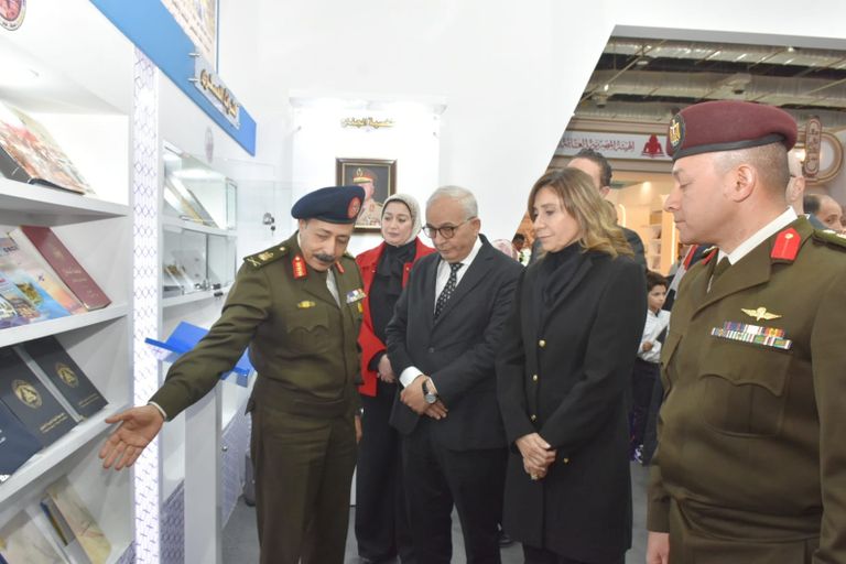 نيفين الكيلاني وزيرة الثقافة المصرية