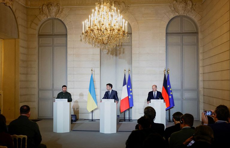 لقطة ضاحكة لماكرون وشولتز وزيلينسكي - الفرنسية