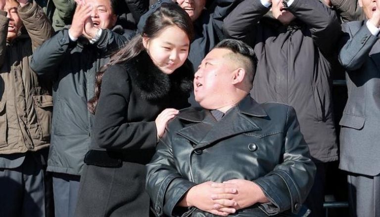 زعيم كوريا الشمالية مع ابنته