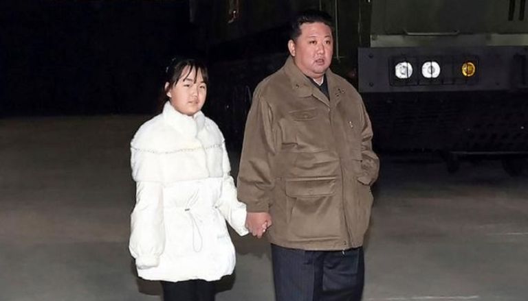 زعيم كوريا الشمالية مع ابنته