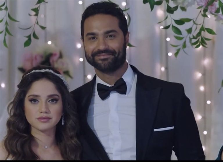 ملصق مسلسل أزمة منتصف العمر