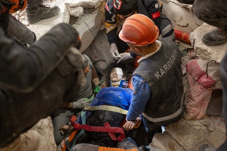 رجال الإنقاذ ينتشلون ميلدا