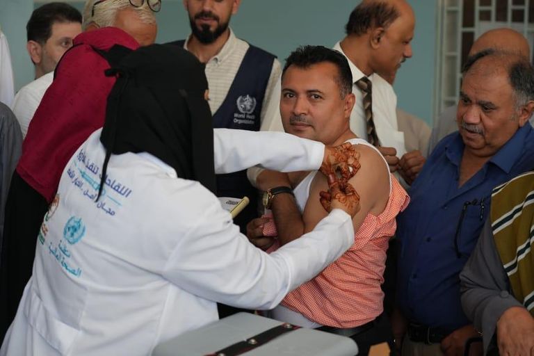 حملة لقاحات ضد فيروس كورونا دشنتها الحكومة اليمنية