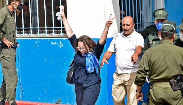 الناشطة السياسية الجزائرية أميرة بوراوي