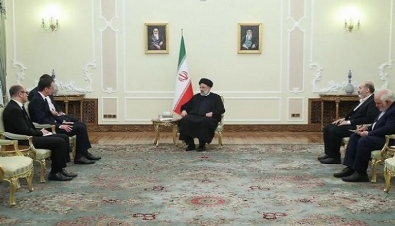 الرئيس الإيراني خلال لقاء سفير فرنسا الجديد