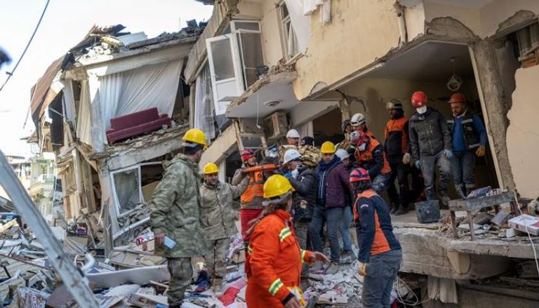 انتشال طفلة من زلزال تركيا
