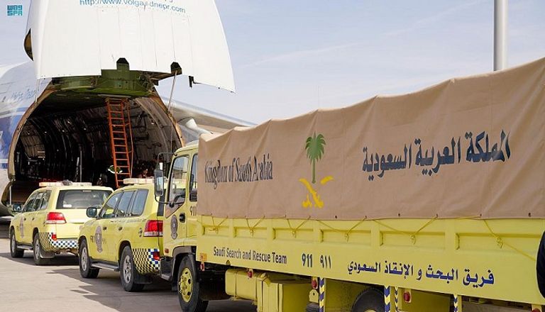 فرق الإنقاذ السعودي قبيل مغادرة مطار الملك خالد