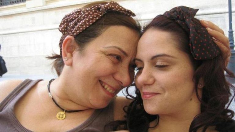 الفنان التركي أوران أيدن مع ابنته