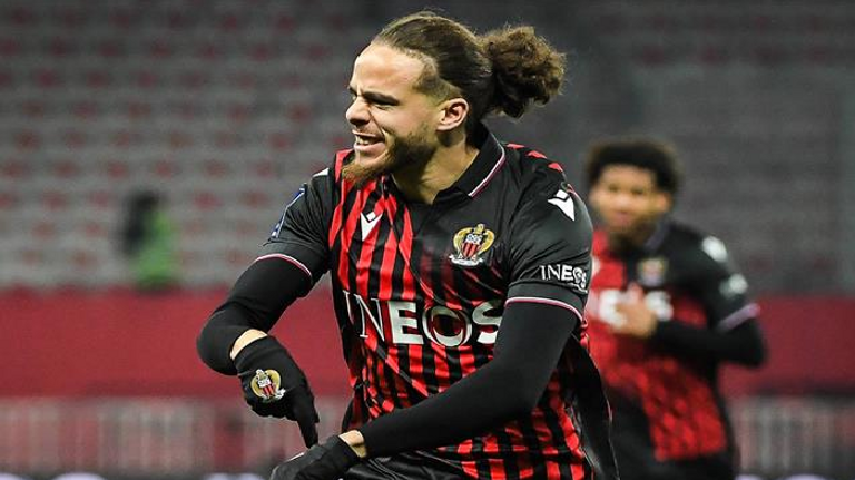 بلال براهيمي نجم نيس الفرنسي يوسف بلايلي وإسلام سليماني