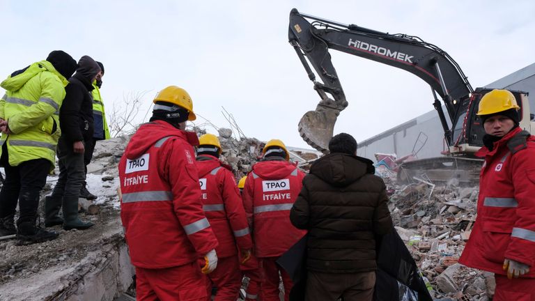 جانب من آثار الزلزال المدمر في تركيا