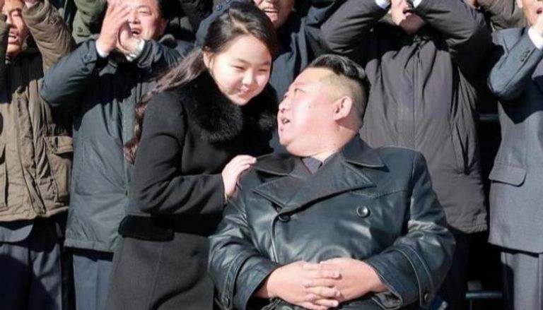 زعيم كوريا الشمالية مع ابنته