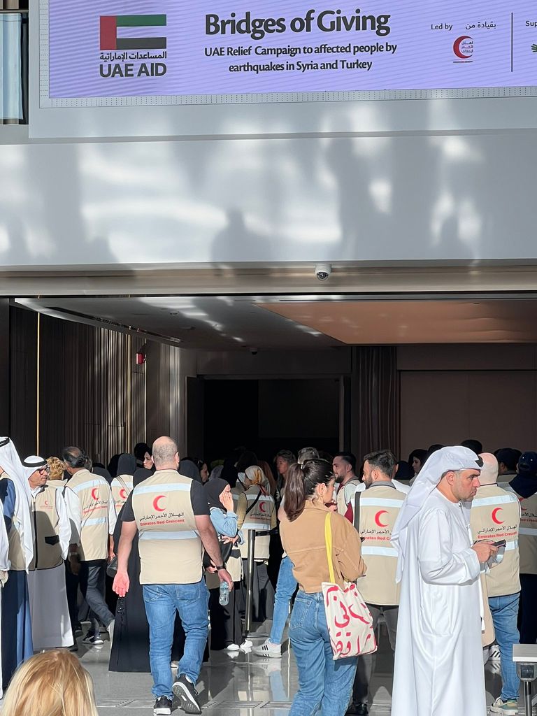 جانب من جهود الإمارات لإغاثة متضرري زلزال تركيا وسوريا