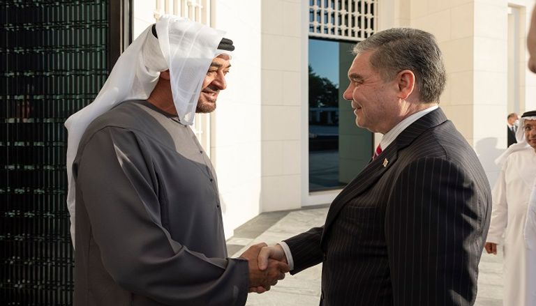 الشيخ محمد بن زايد آل نهيان خلال لقاء رئيس مجلس الشيوخ في تركمانستان