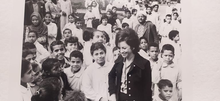 فاتن حمامة من إحدى قرى الصعيد العالم الراحل أحمد زويل ممسكا بالشيشة