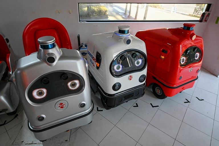 سن قوانين سير جديدة في اليابان لصالح استخدام روبوتات التوصيل